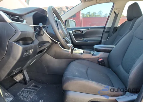 2021 Toyota Rav4 Le z USA, uszkodzony, nr VIN 2T3H1RFV3MW128953